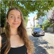 Biologie- und Sprachunterricht von zukünftiger Medizinerin